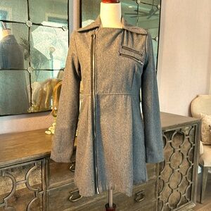 Roxy medium weight coat zipper coat.